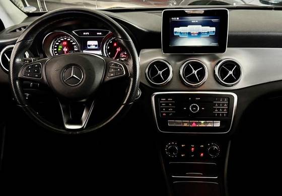 MERCEDES-BENZ GLA 200 1.6 CGI FLEX ADVANCE 7G-DCT MERCEDES-BENZ GLA 200 1.6 CGI FLEX ADVANCE 7G-DCT